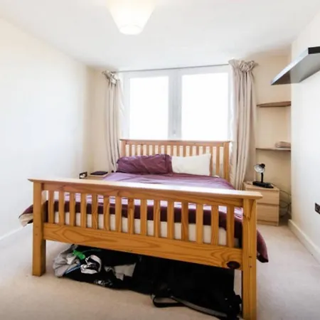 Brixton/clapham 2 Bed Flat, Large Balcony, Parking London