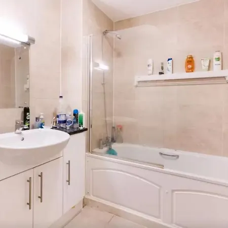 Apartment Brixton/clapham 2 Bed Flat, Large Balcony, Parking London