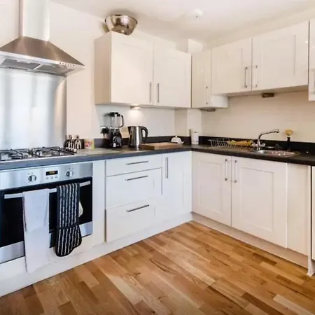 Apartment Brixton/clapham 2 Bed Flat, Large Balcony, Parking London