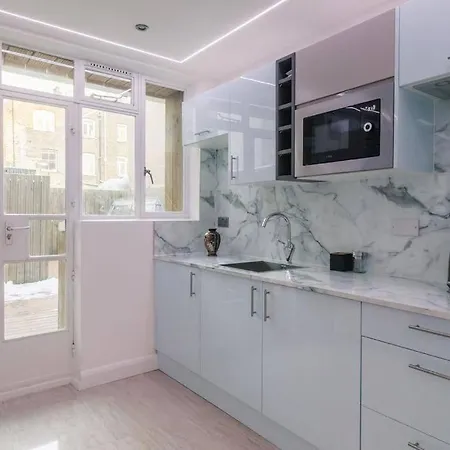 Fitzrovia 2 *