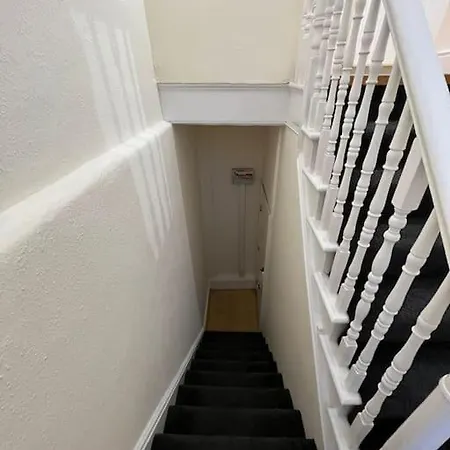 Apartment 003- Lovely 1-bedroom Very Close To