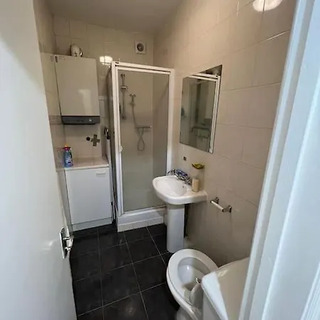 003- Lovely 1-bedroom Very Close To