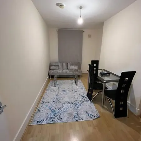 Apartment 003- Lovely 1-bedroom Very Close To