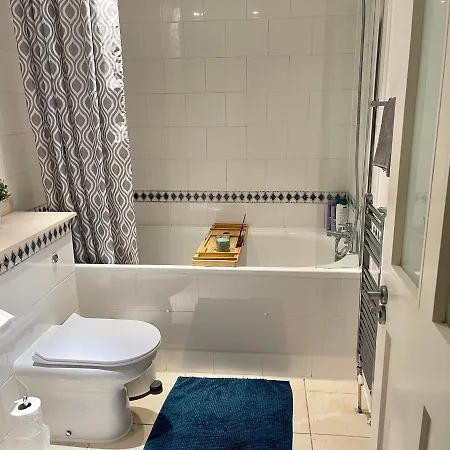 Mapesbury Dell Apartment London