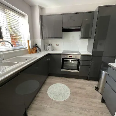 Apartment 2 Bedroom Near Southfields