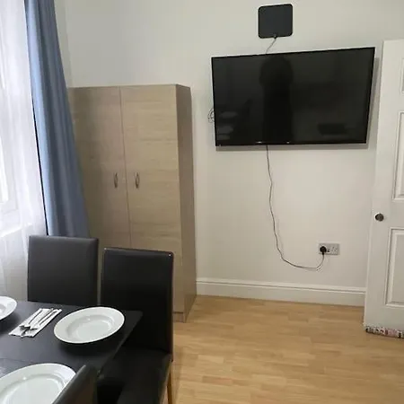 001- Lovely 3-bedroom Very Close To Oxford Street Apartment *