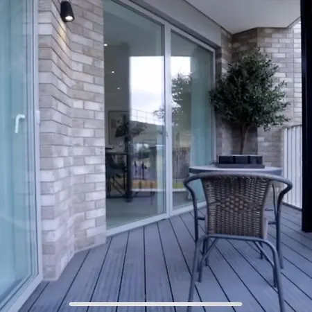 Apartment Luxury 1 Bedroom East *
