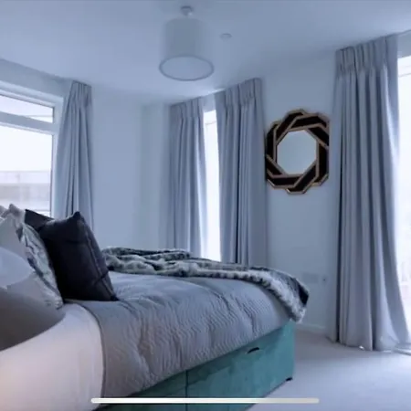 Luxury 1 Bedroom East *