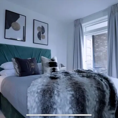 Luxury 1 Bedroom East