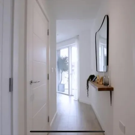 Apartment Luxury 1 Bedroom East *
