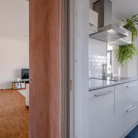 Peaceful 2 Bedroom Flat With Roof Terrace - Hackney London