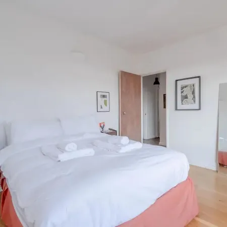 Peaceful 2 Bedroom Flat With Roof Terrace - Hackney Apartment London