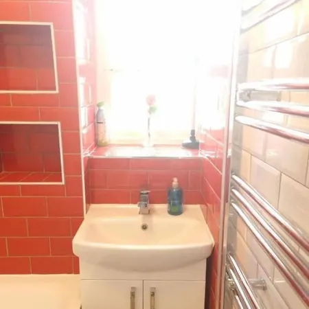 Beautiful 2 Bedroom Flat In Frampton Street Apartment *