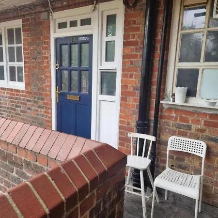 Beautiful 2 Bedroom Flat In Frampton Street *
