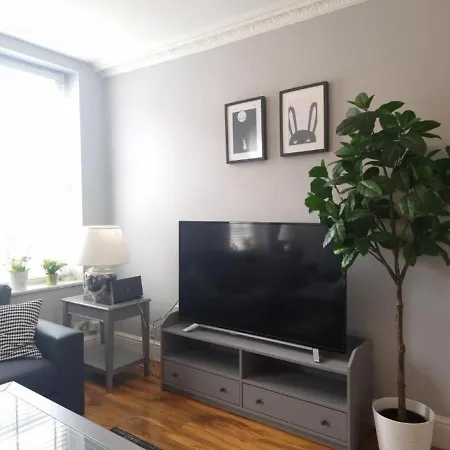 Beautiful 2 Bedroom Flat In Frampton Street