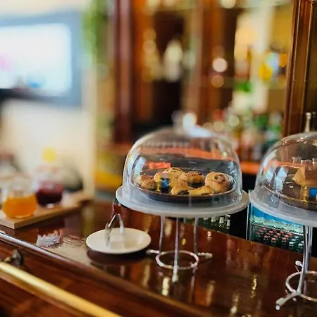Glenlyn & Couette-café 3*