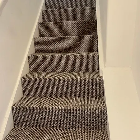 4 Bedroom House With Garden, Parking & 3 Mins Walking Distance From Train Station Holiday home London