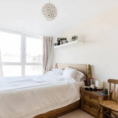 Brixton/clapham 2 Bed Flat, Large Balcony, Parking Apartment