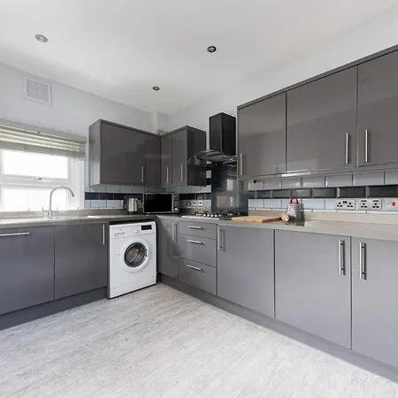 Holiday home Cozy 4 Bedroom In Hackney,