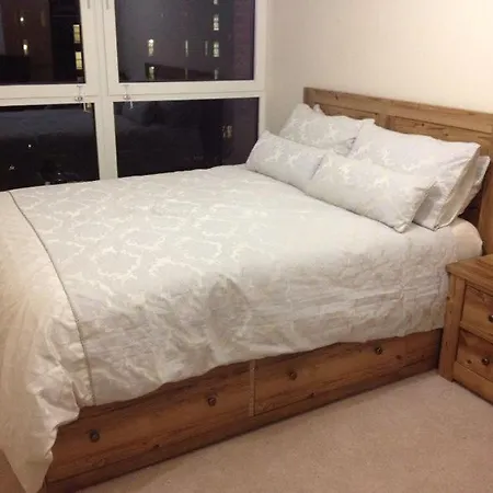 Brixton/clapham 2 Bed Flat, Large Balcony, Parking Apartment