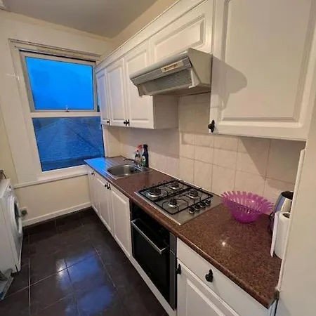 003- Lovely 1-bedroom Very Close To Apartment