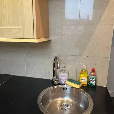 Apartment 001- Lovely 3-bedroom Very Close To Oxford Street *