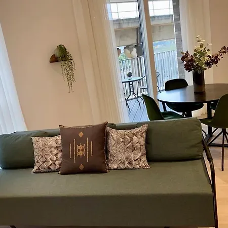 Luxury 1 Bedroom East * London
