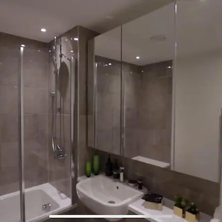 Luxury 1 Bedroom East