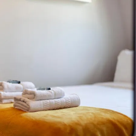 Perfect Location & Spacious Kensington Flat
