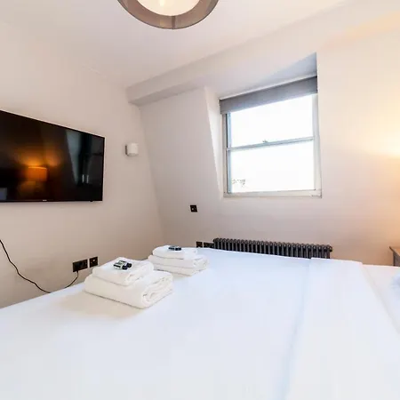 Perfect Location & Spacious Kensington Flat Apartment London
