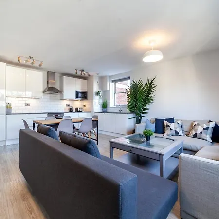 Apartment Perfect Location & Spacious Kensington Flat