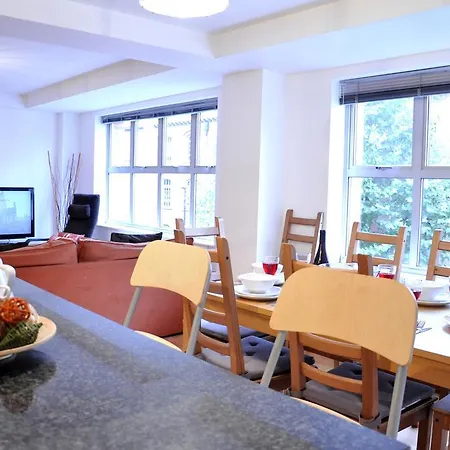 Beautiful 4-bedroom Flat In Bridge/borough! *