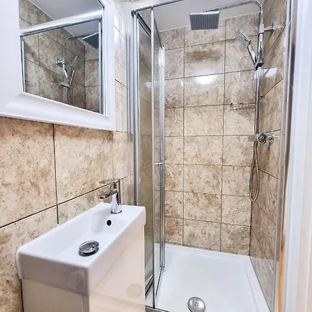 Designer Flat With Parking Near Peckham & Brixton *