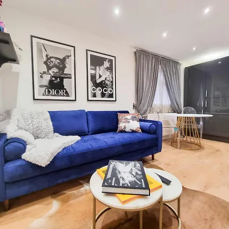 Designer Flat With Parking Near Peckham & Brixton London