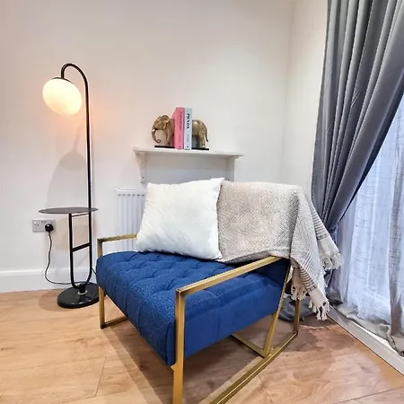 Apartment Designer Flat With Parking Near Peckham & Brixton