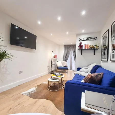 Apartment Designer Flat With Parking Near Peckham & Brixton *