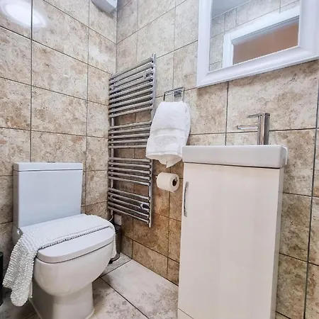 Designer Flat With Parking Near Peckham & Brixton London