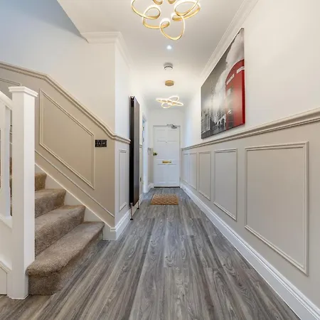 Brand New Luxury House - Sleeps 8 London