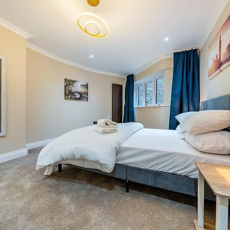 Holiday home Brand New Luxury House - Sleeps 8 London