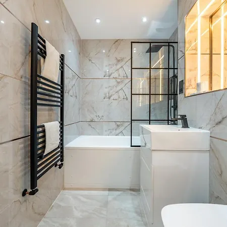 Brand New Luxury House - Sleeps 8