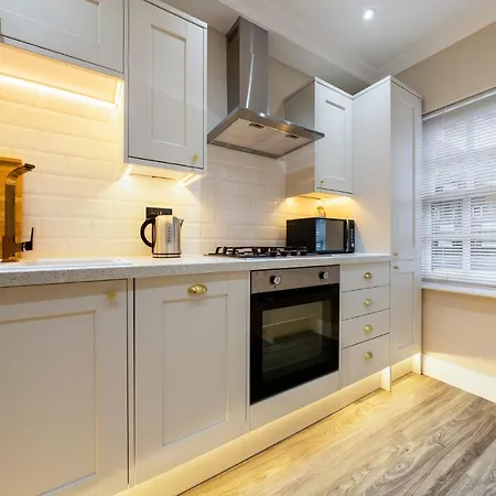 Brand New Luxury House - Sleeps 8 London