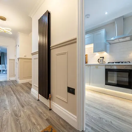 Brand New Luxury House - Sleeps 8 * London