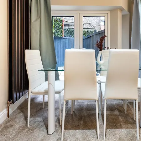 Holiday home Brand New Luxury House - Sleeps 8