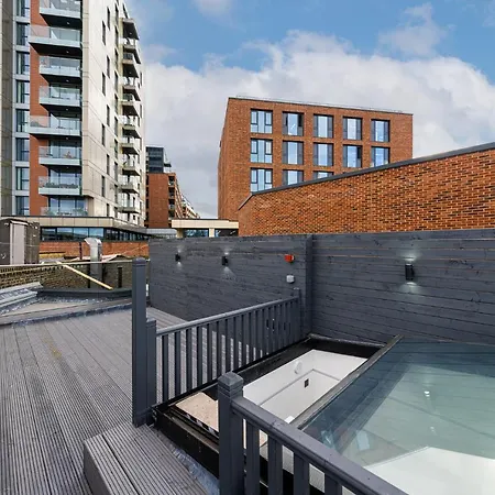Brand New Luxury House - Sleeps 8 London