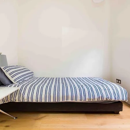 Stunning Notting Hill, 3 Bd, Fine Street, Garden Apartment