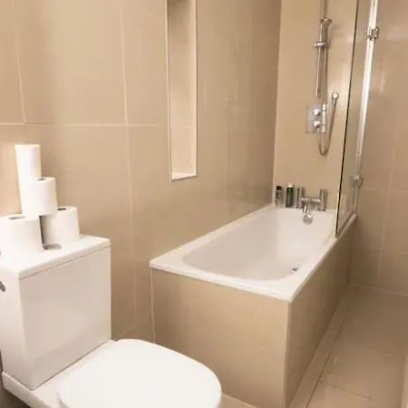 Cool, Quiet Notting Hill 2 Bed *