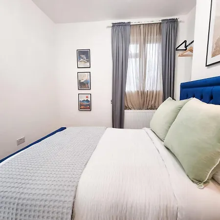 Designer Flat With Parking Near Peckham & Brixton London