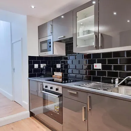 Apartment Designer Flat With Parking Near Peckham & Brixton London