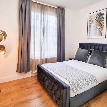 Designer Flat With Parking Near Peckham & Brixton London