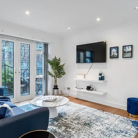 Chic 3 Bed Near Bridge With Balcony London